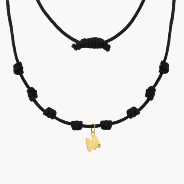COLLAR MACRAME INICIAL CON DIAMANTE
