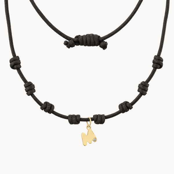 COLLAR MACRAME INICIAL CON DIAMANTE