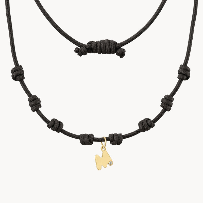 COLLAR MACRAME INICIAL CON DIAMANTE
