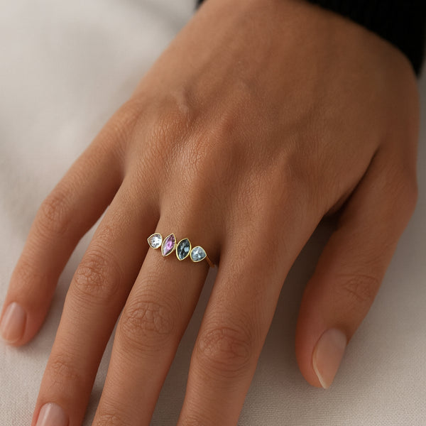 ANILLO CON TOPACIO LONDON BLUE, TOPACIOS AZULES Y AMATISTA RAINE