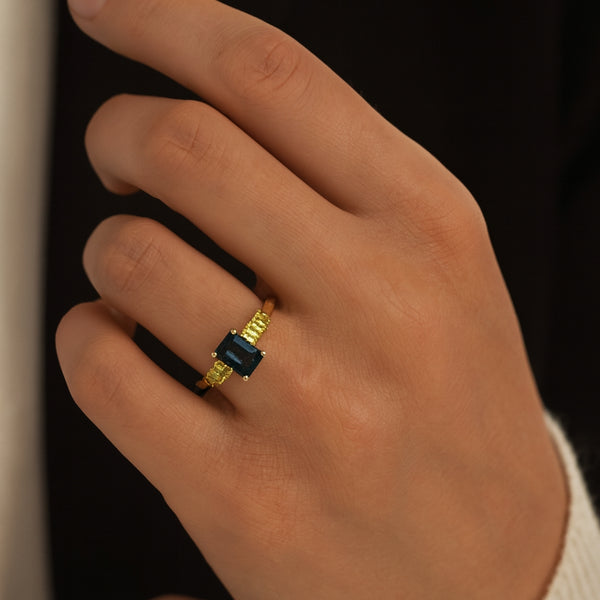 ANILLO TOPACIO LONDON BLUE Y OLIVINO DORA HALLIE