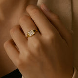 ANILLO SELLO CON DIAMANTES JOLENE
