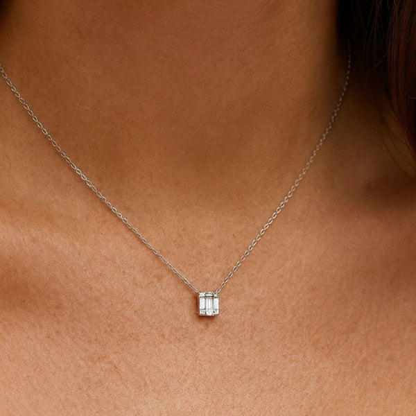 COLGANTE CON DIAMANTES STELA