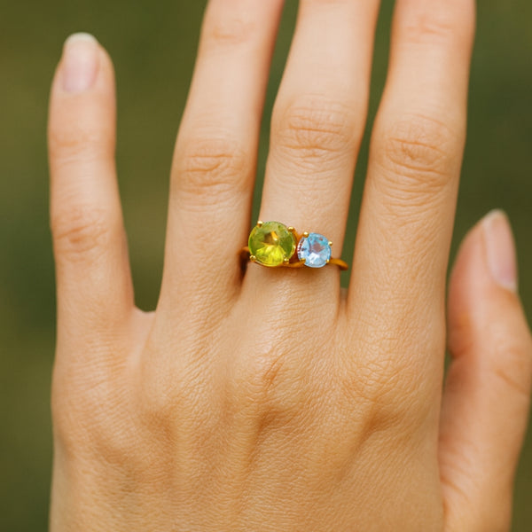 ANILLO CON OLIVINO Y TOPACIO AZUL MAHALIA