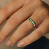 ANILLO FLORES CIRCONITAS VERDE Y BLANCAS MANYARA