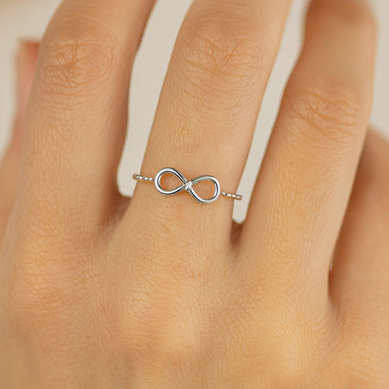 ANILLO INFINITO CON CIRCONITA JANELLE
