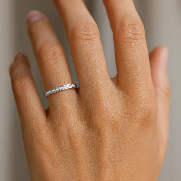 ANILLO MEDIA ALIANZA CON DIAMANTES 0.15 QUILATES JENNICA