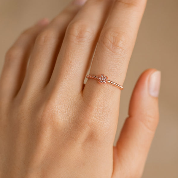 ANILLO ORO ROSA ESTRELLA CON DIAMANTES KAILYN