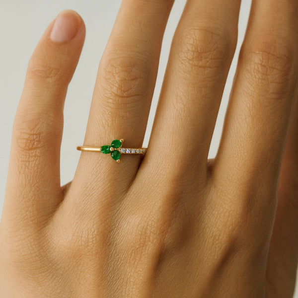 ANILLO CON CIRCONITAS BLANCAS Y VERDES ALENA