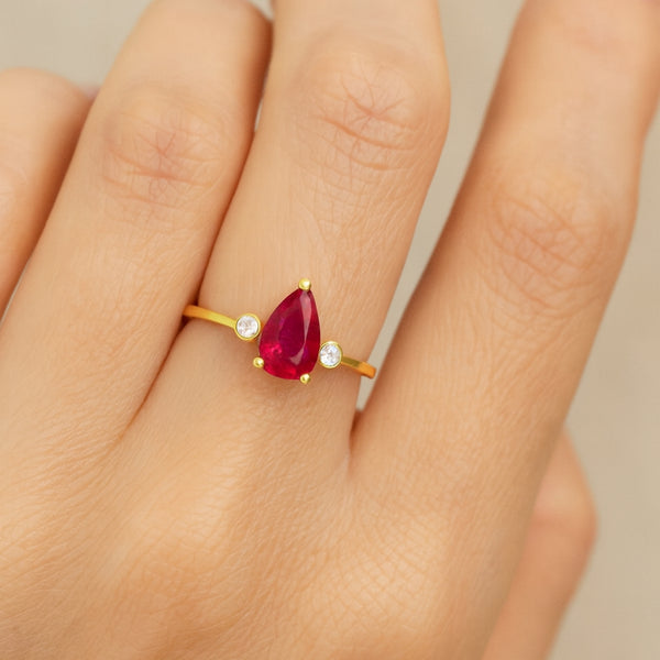 ANILLO RUBI Y DIAMANTES PEGGY