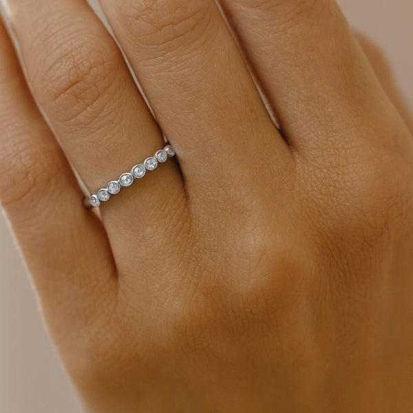 ANILLO MEDIA ALIANZA CON DIAMANTES 0.090 QUILATES HENE