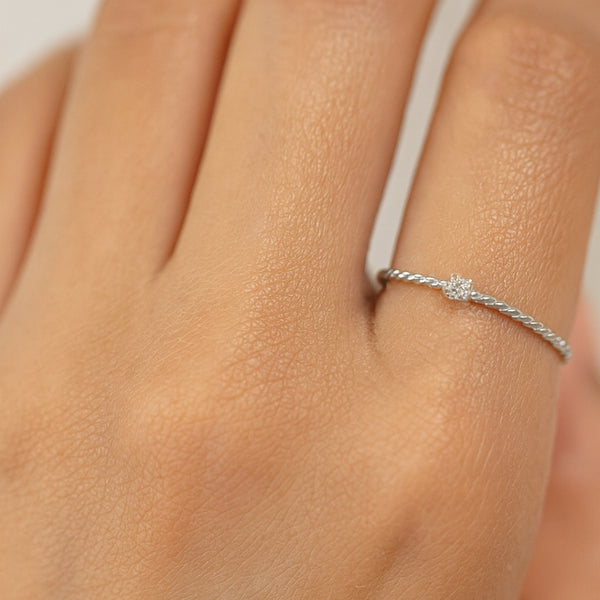 ANILLO SOLITARIO CON DIAMANTE 0.050 QUILATES TAYLA