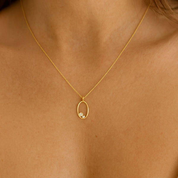 COLGANTE OVAL CON DIAMANTES DANIELA