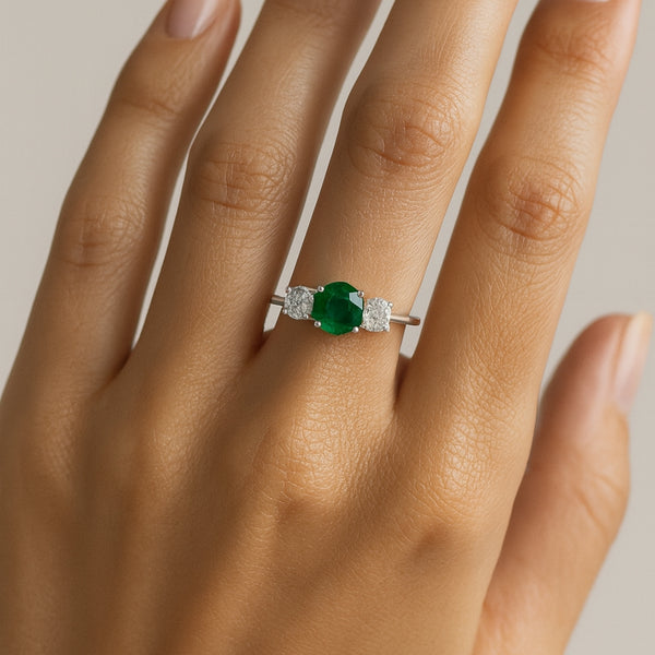 ANILLO CIRCONITA VERDE Y CIRCONITAS BLANCAS ERMA