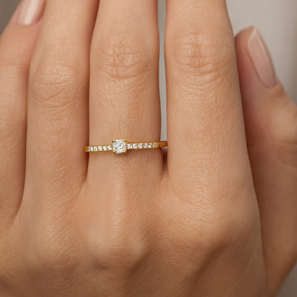 ANILLO SOLITARIO CON DIAMANTES 0.15 QUILATES MABELLE