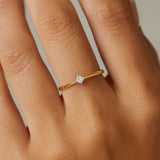 ANILLO SOLITARIO BICOLOR CON DIAMANTE ROMBO 0.11 QUILATES MERITA