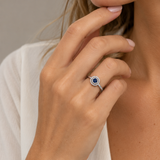 ANILLO ZAFIRO OVAL CON DOBLE HALO DE DIAMANTES