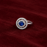 ANILLO ZAFIRO OVAL CON DOBLE HALO DE DIAMANTES