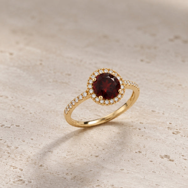 ANILLO GRANATE CON ORLA DE DIAMANTES