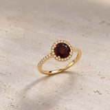 ANILLO GRANATE CON ORLA DE DIAMANTES