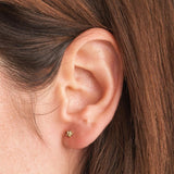 Piercing oreja de Oro 18 kilates estrella con circonitas Femi