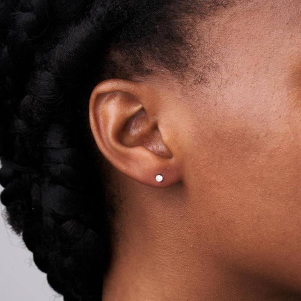 Piercing oreja Oro 18kt con circonita en garras Ellen