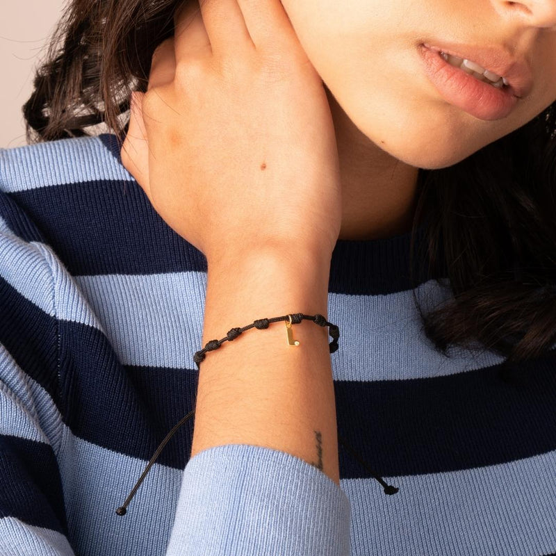 PULSERA MACRAME INICIAL CON DIAMANTE