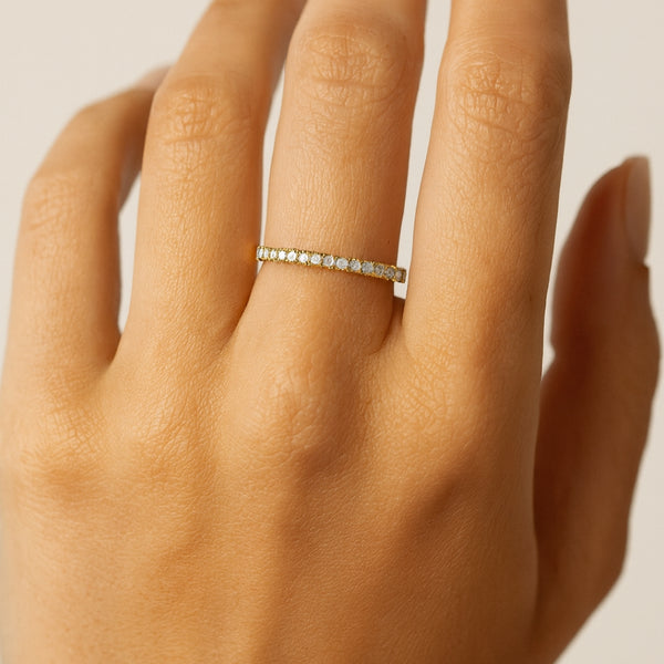 ANILLO MEDIA ALIANZA CON DIAMANTES 0.22 QUILATES RAYNA