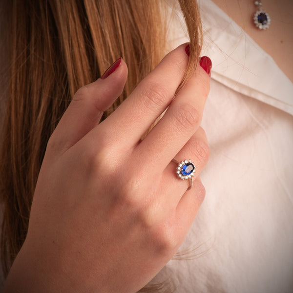 ANILLO ZAFIRO 7X5MM Y DIAMANTES CREADOS 0.30 QUILATES DIANE III