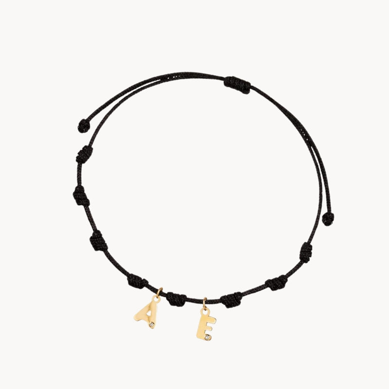 PULSERA MACRAME DOS INICIALES CON DIAMANTE