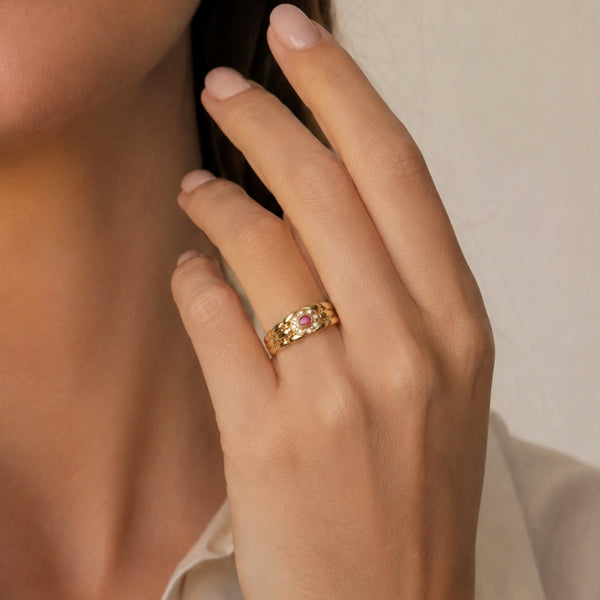 ANILLO PANTER CON RUBI OVAL Y CIRCONITAS