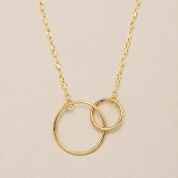 INTERLOCKING RINGS NECKLACE
