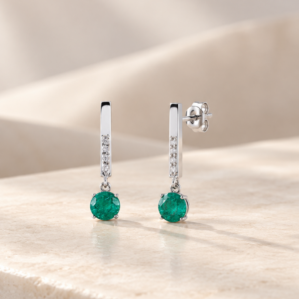 PENDIENTES BARRA CON ESMERALDA Y DIAMANTES