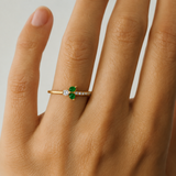 ANILLO CON CIRCONITAS BLANCAS Y VERDES