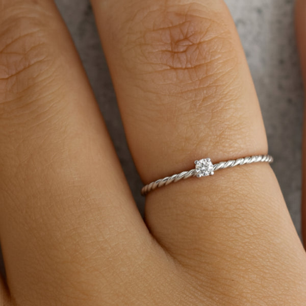 ANILLO SOLITARIO CON DIAMANTE 0.10 QUILATES TAYLA