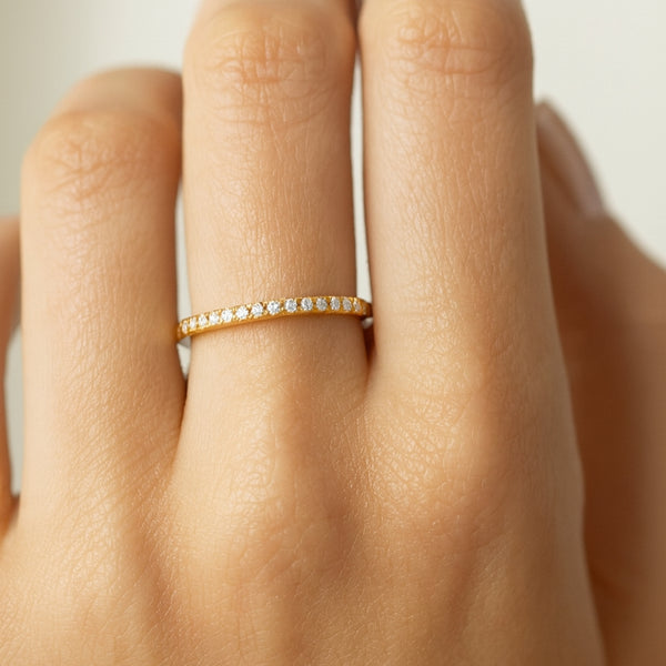 ANILLO MEDIA ALIANZA CON DIAMANTES 0.13 QUILATES ADORA