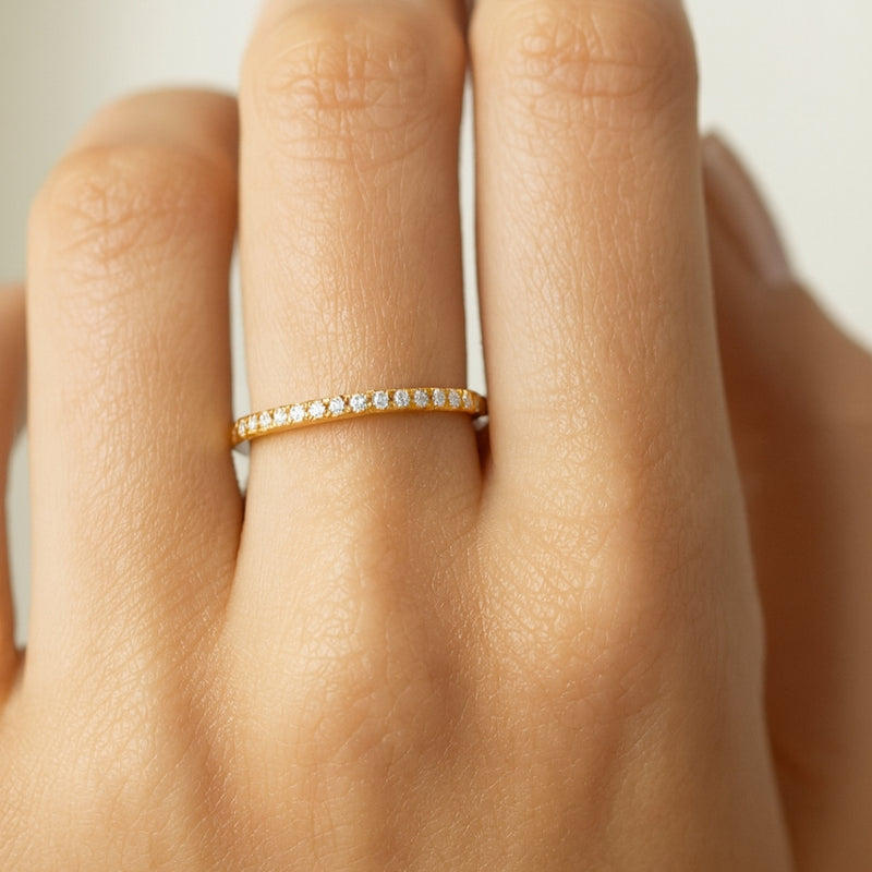 ANILLO MEDIA ALIANZA CON DIAMANTES 0.13 QUILATES ADORA