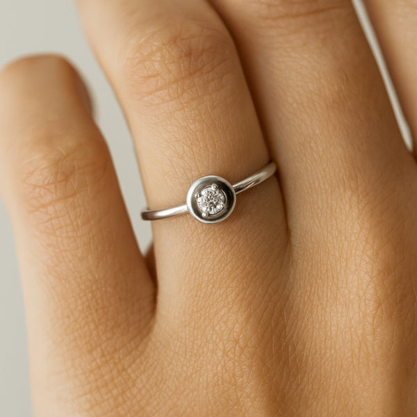 ANILLO SOLITARIO CIRCULO CON DIAMANTE 0.15 QUILATES ALOISIA