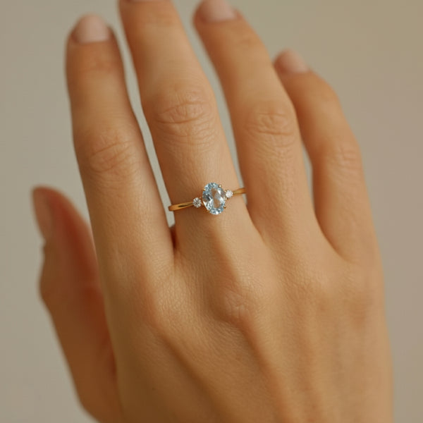 ANILLO AGUAMARINA Y DIAMANTES PIEDRA DE CUMPLEAÑOS MARZO