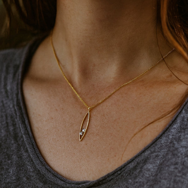 COLGANTE OVAL PICOS CON DIAMANTES DANIELA