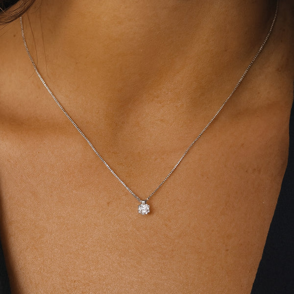COLGANTE DIAMANTE SEIS GARRAS 0.13 QUILATES ERIN