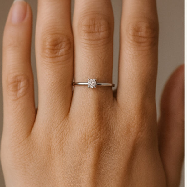 ANILLO SOLITARIO CON DIAMANTE 0.19 QUILATES NEFELI