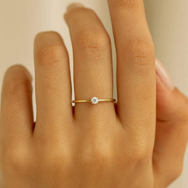 ANILLO SOLITARIO CON DIAMANTE 0.10 QUILATES NEFELI