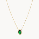 COLGANTE OVALADO CON ESMERALDA Y ORLA DE DIAMANTES