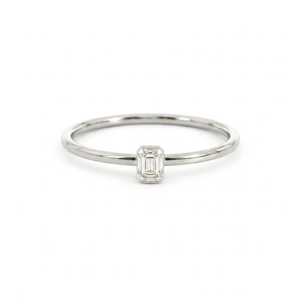 ANILLO SOLITARIO CON DIAMANTE TALLA RADIANT 0.15 QUILATES