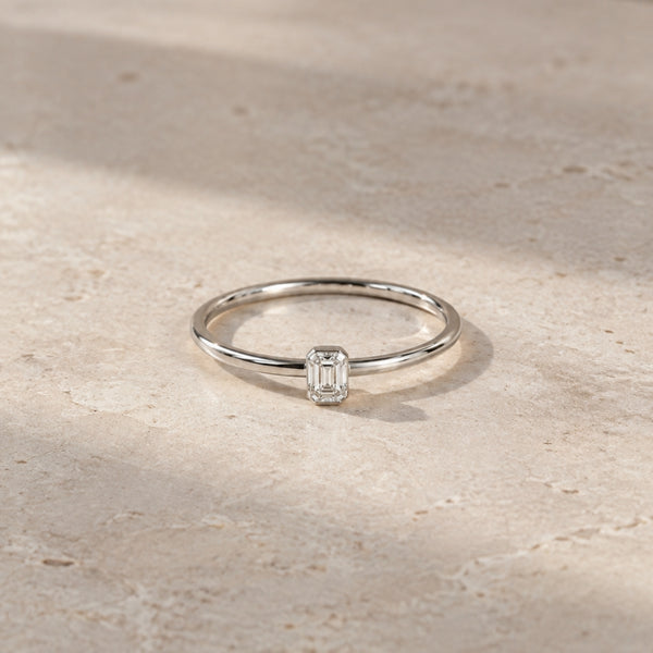 ANILLO SOLITARIO CON DIAMANTE TALLA RADIANT 0.15 QUILATES