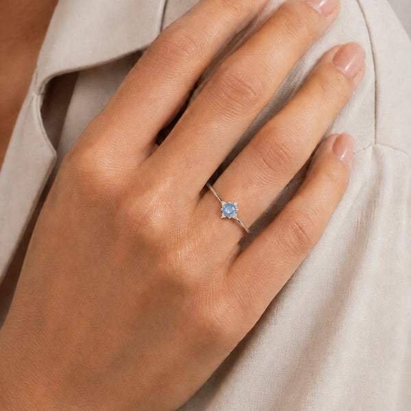 ANEL VINTAGE COM TOPÁZIO AZUL E DIAMANTES