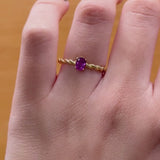 GEFLOCHTENER RING MIT RUBIN HENE