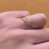 ANELLO INCROCIATO CON ZIRCONI DANICA