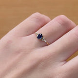 ANEL COM ZIRCÓNIA AZUL E ZIRCÓNIAS BRANCAS GIOVANNA